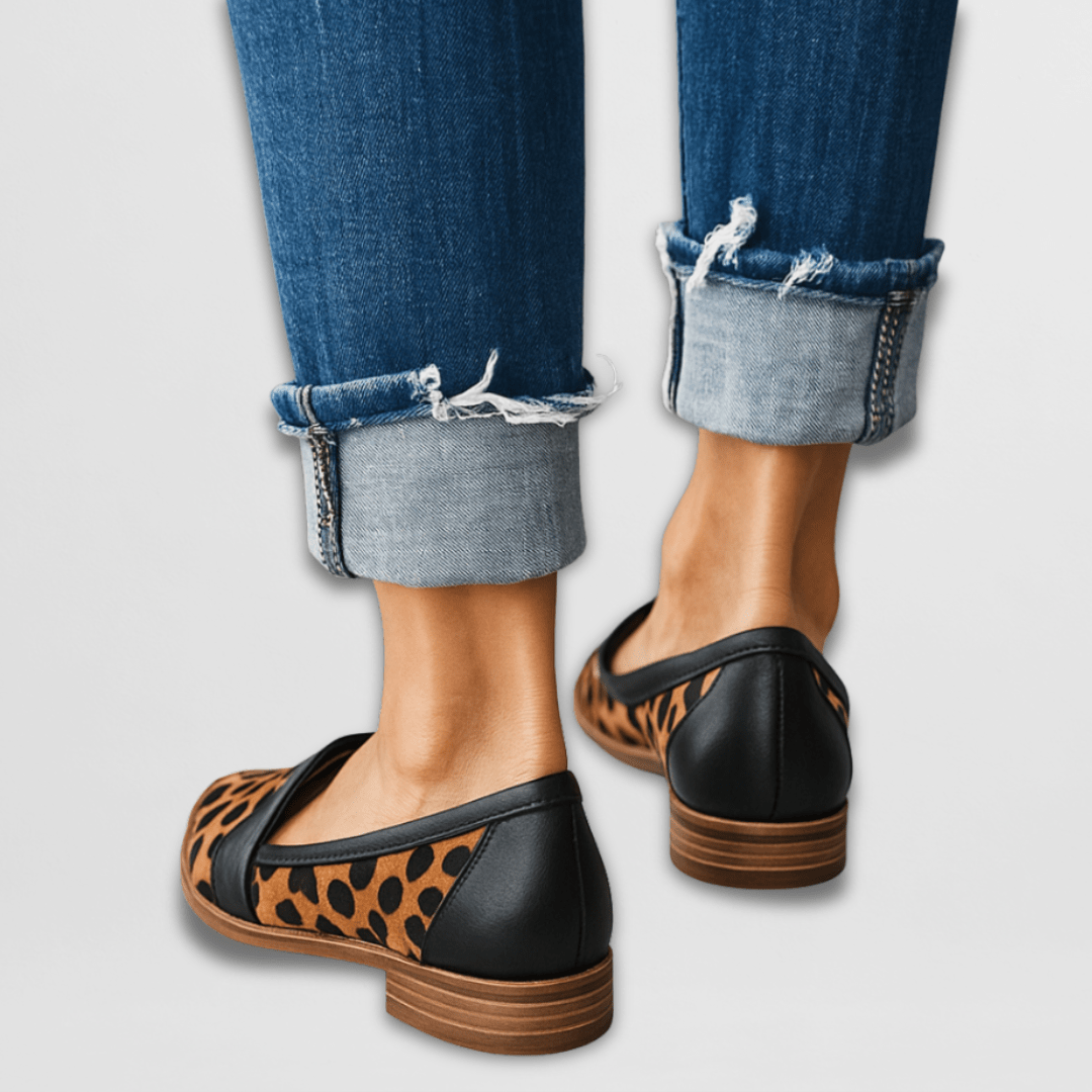 Svart damloafer i klassisk design med mjuk sula för optimal vardagskomfort.