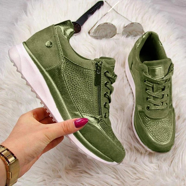 Khakifärgade vardagsskor i modell kilklackssneakers med snörning