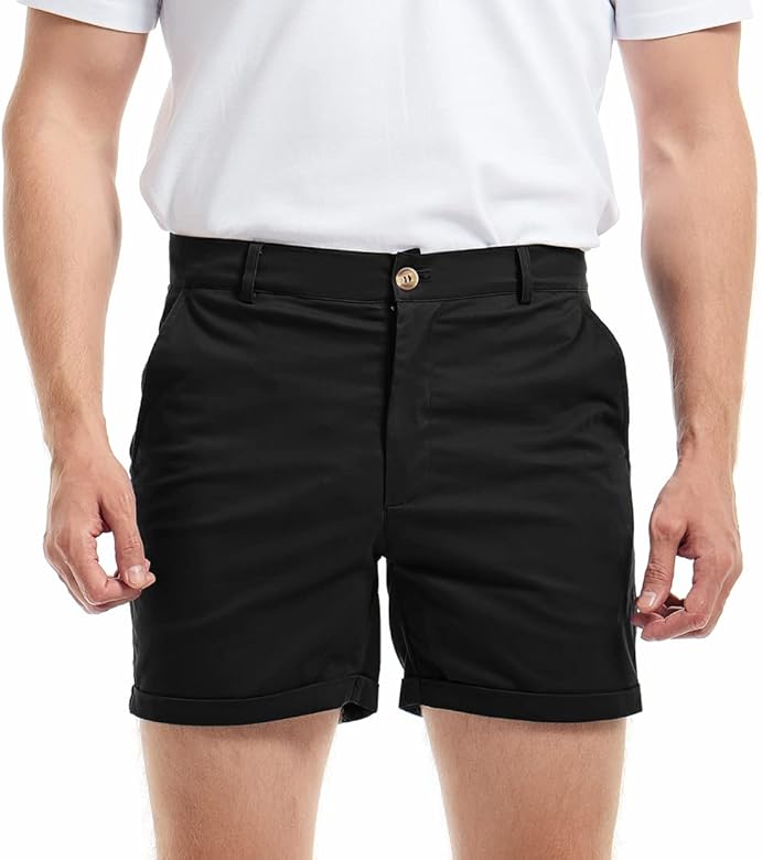 Svart modell av Matteo chinoshorts med skön passform
