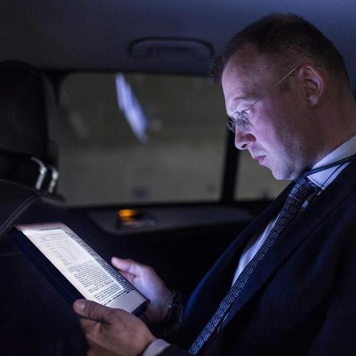 Smart LED-läslampa för boken i snygg och praktisk design