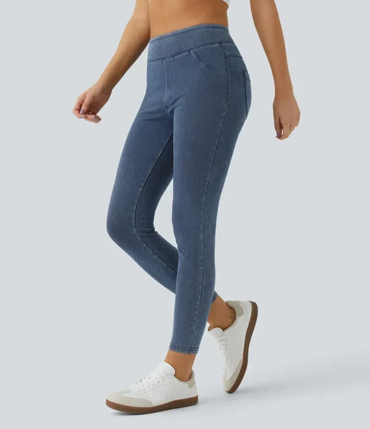 Sida av kvinna bärande bekväma leggings för vardagsbruk
