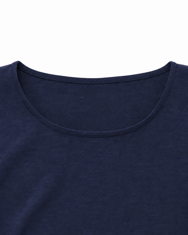 Minimalistiskt damset med matchande topp och vida ben