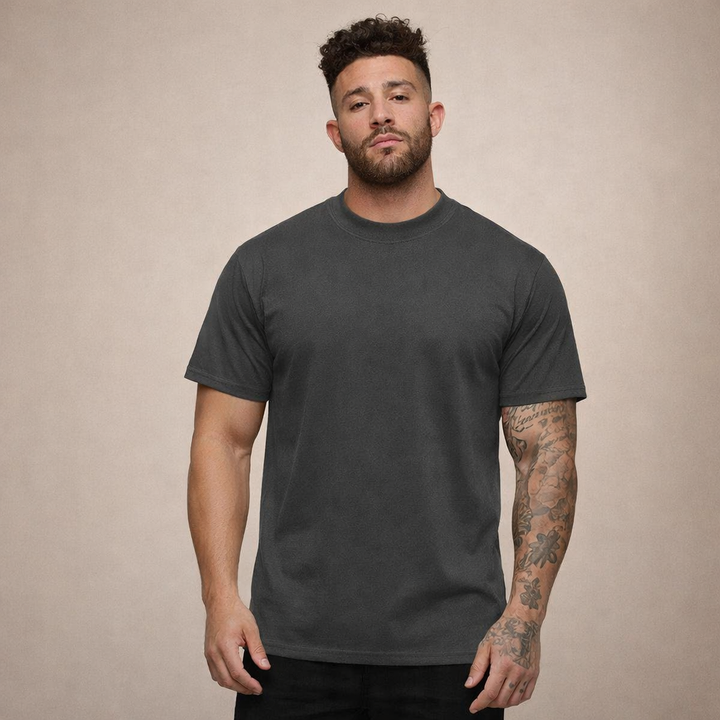 Stilren t-shirt med slim passform för herrgarderoben