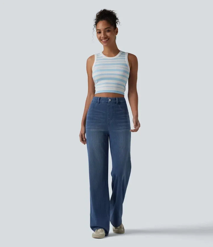 Detaljbild av bakfickor på skulpterande raka damjeans