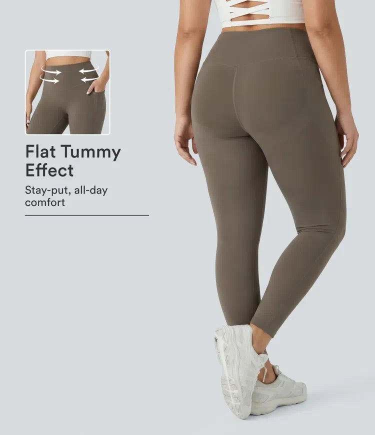 Bakre vy av bruna högmidjade träningsleggings med rumplyftande effekt