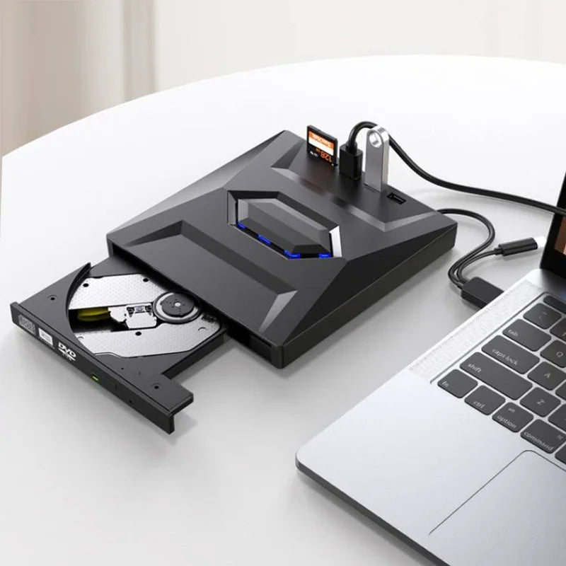Kompakt extern CD-läsare som ansluts via USB för enkel användning