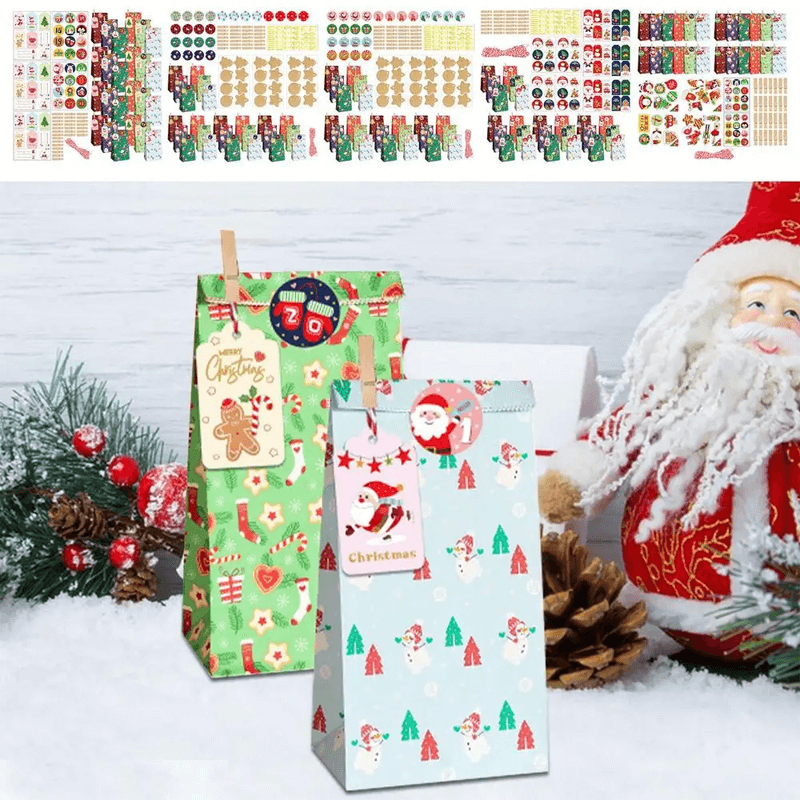 Flerfärgade julklappspåsar i papper med festliga mönster för julklappar