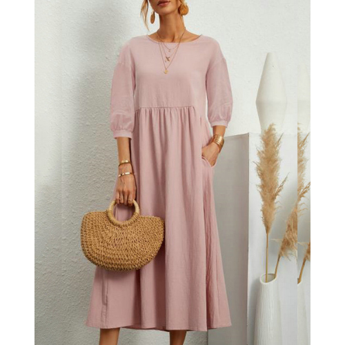 Elegant rosa damklänning med smockad midja och lanternärmar