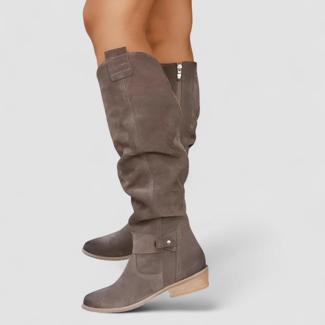 Sida av bruna westernboots Nora med stabil klack