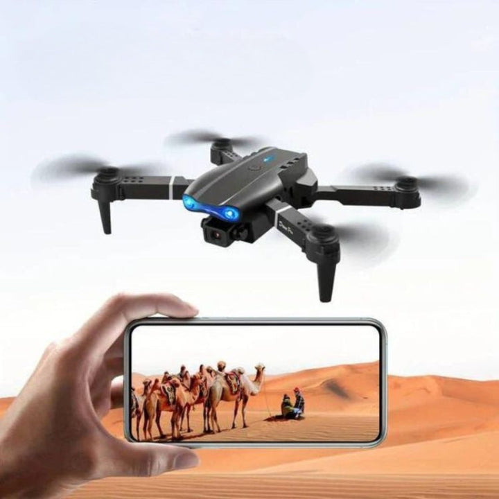 SkyLens drönare i luften som styrs via en smartphone