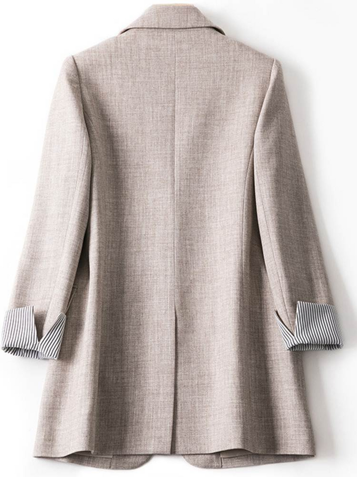 Elegant dam blazer med mönstrade ärmar och snygg passform för vardagsstil