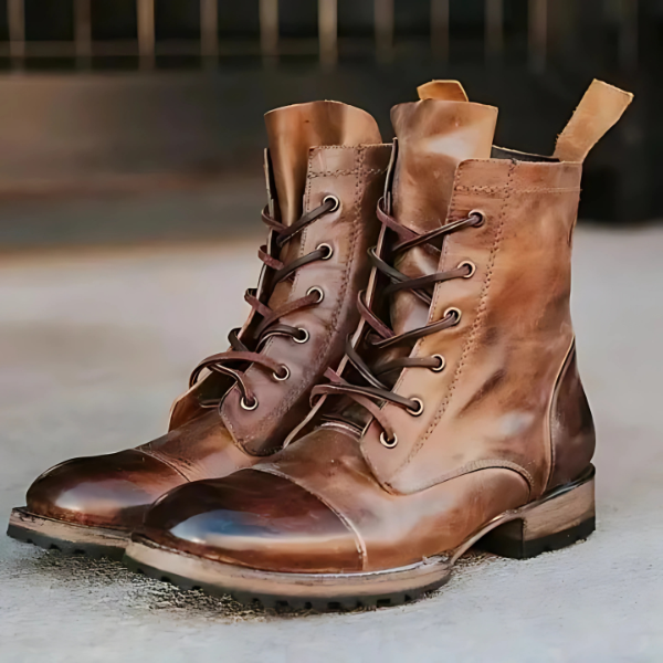 Brunt par vintage stövletter i läderlook med snörning