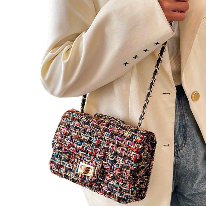 Vit axelremsväska för damer, moderiktig och elegant accessoar