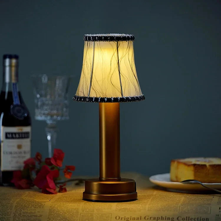 Snygg LED-lampa för vardagsrummet som kombinerar funktion och skandinavisk design