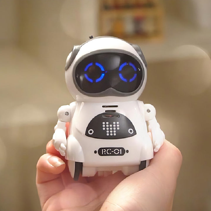 Pocket RC Robot i vit färg hållen i en hand
