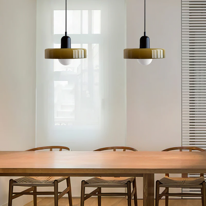 Modern designad takpendel med färgat glas för vardagsrum