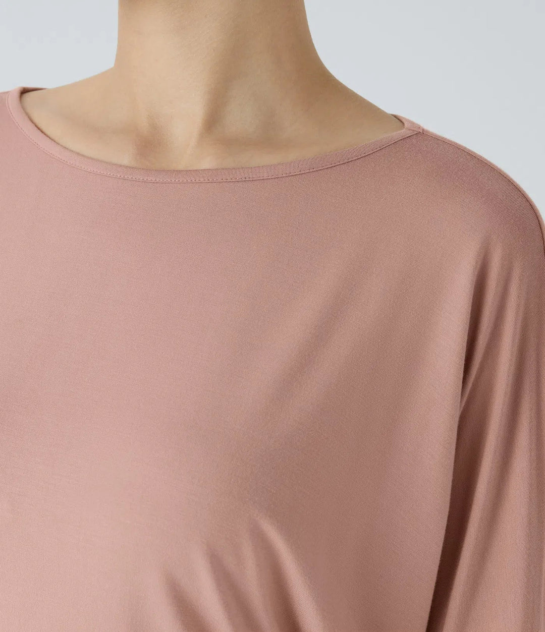 Damtopp med lång ärm och elegant båtringning i bekväm vardagsdesign