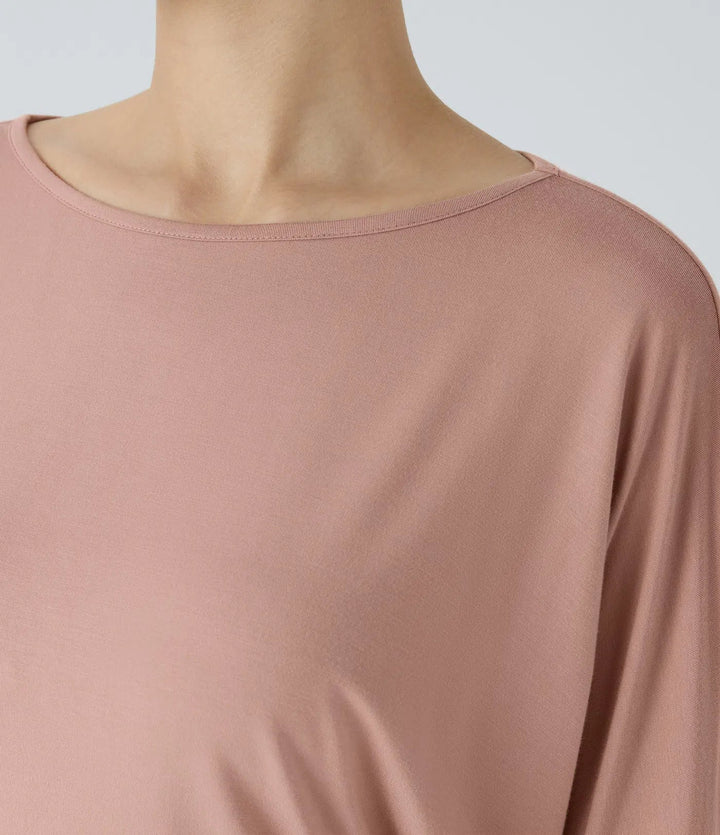 Damtopp med lång ärm och elegant båtringning i bekväm vardagsdesign