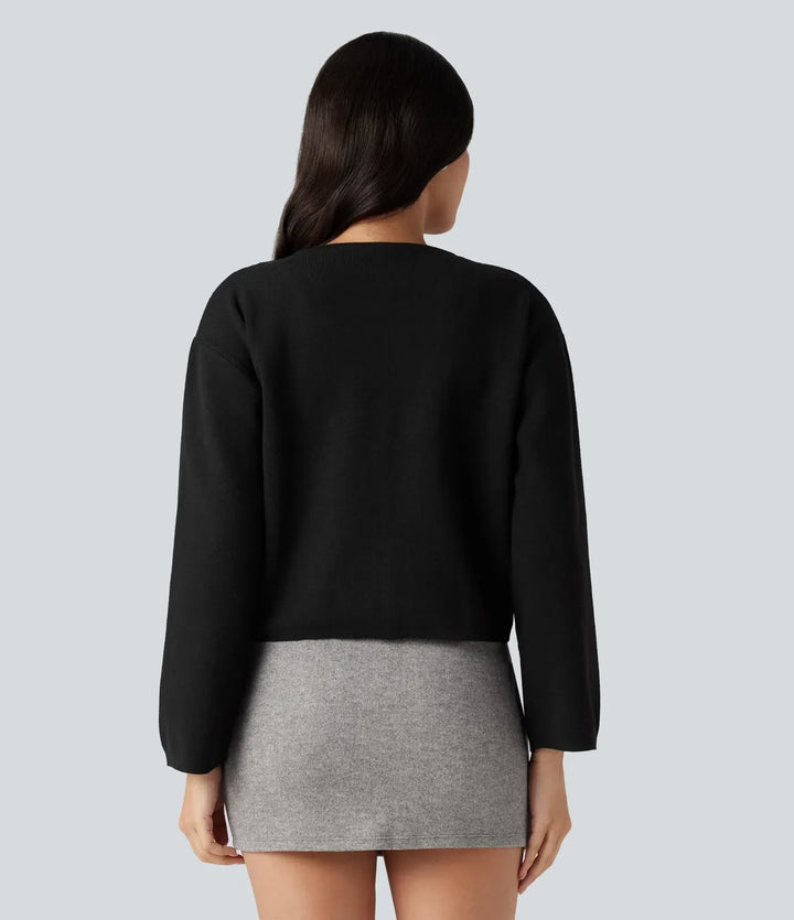 Baksida av svart långärmad cardigan på modell