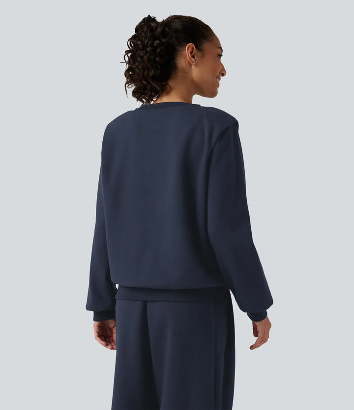 Baksidesvy av mörkblå sweatshirt för kvinnor