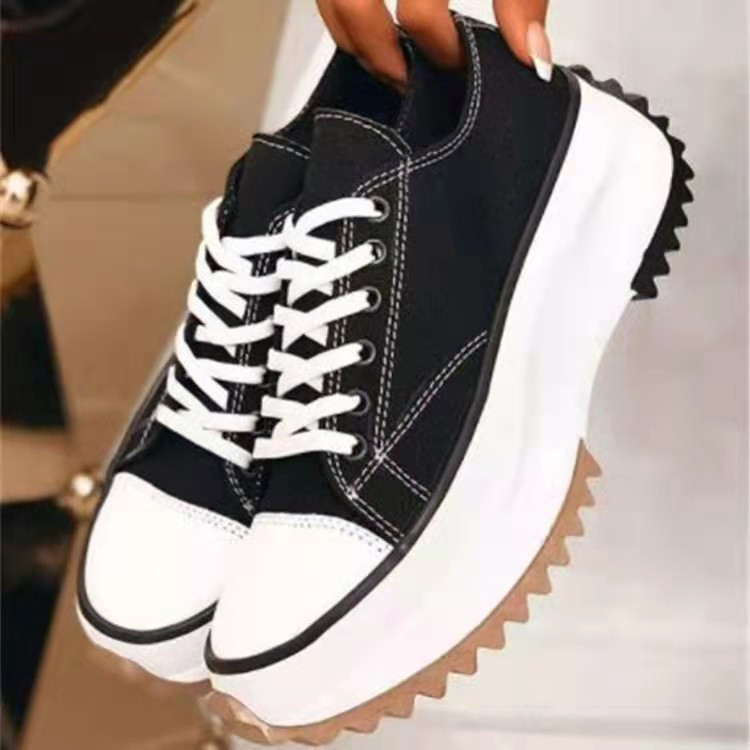 Svara ortopediska platåsneakers med vita skosnören