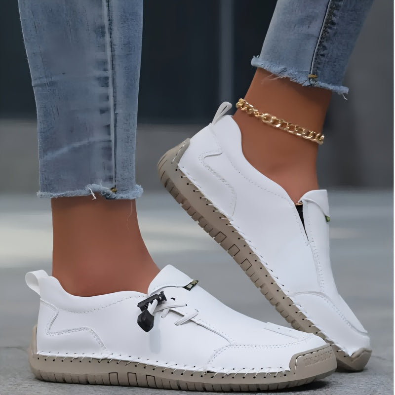 Helhetsbild av handgjorda loafers Mathilde för dam