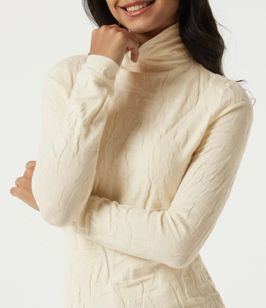 Närbild på ribbad polotröja för dam i mjukt beige material