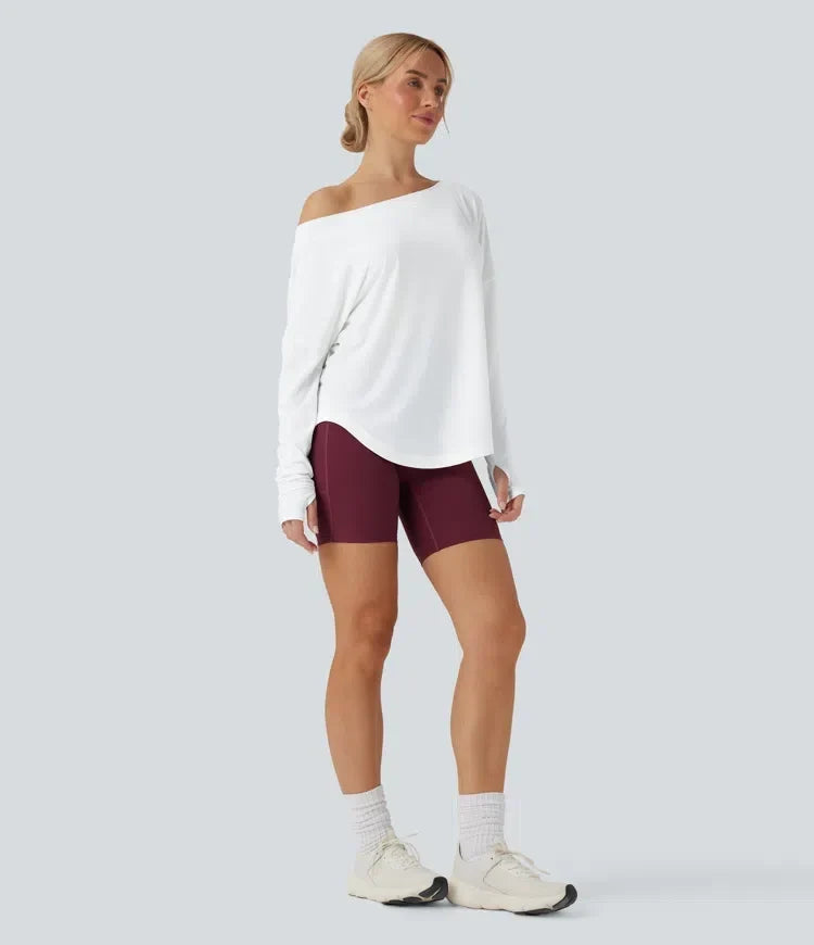 Yogasporttopp dam med detaljbild på det praktiska tumhålet