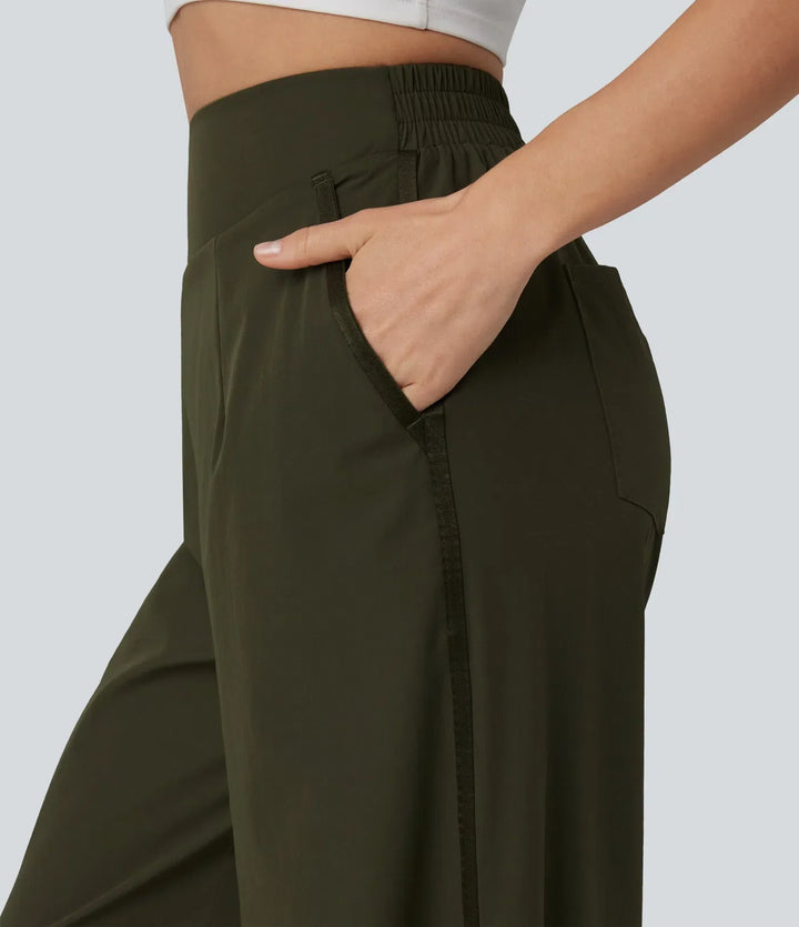 Baggy dambyxor med vida ben stylade för en avslappnad vardagslook