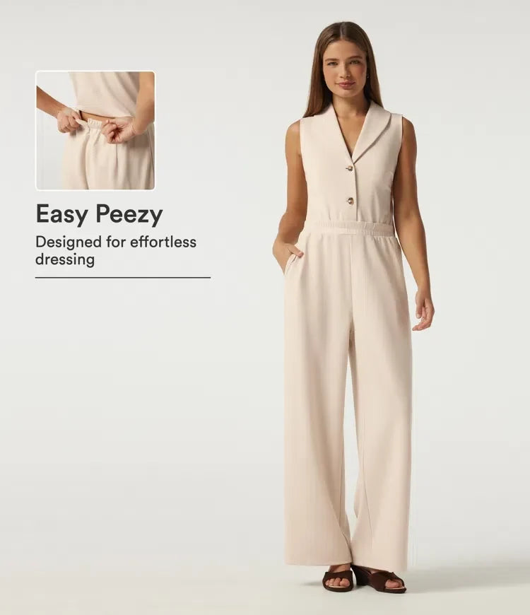 Framifrån av dam ärmlös jumpsuit med slagkrage och fickor i beige