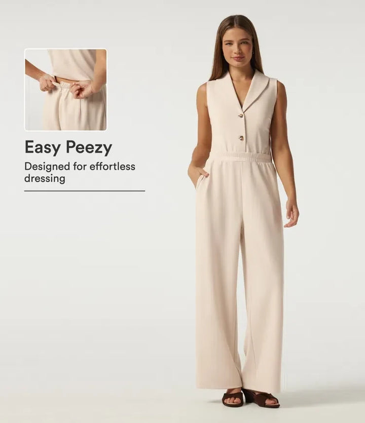 Framifrån av dam ärmlös jumpsuit med slagkrage och fickor i beige