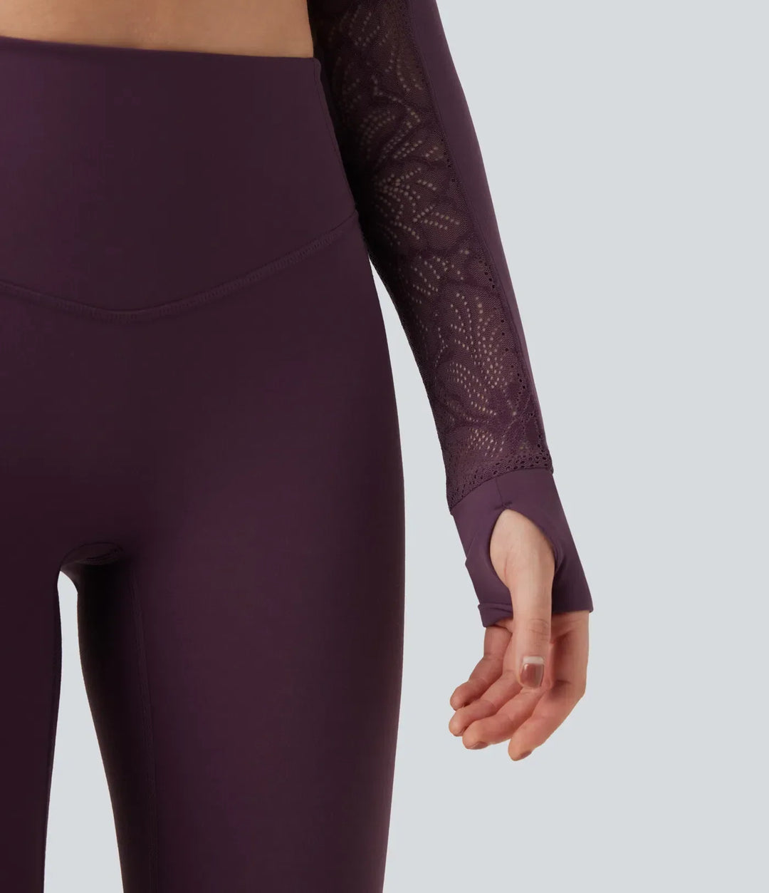 Närbild på exklusiv spets på damjacka för träning och yoga