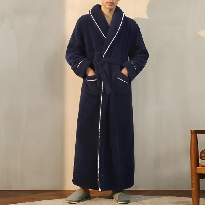Varm badrock i plyschmaterial som fungerar perfekt som loungewear