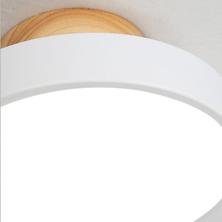 Effektiv och energisnål LED-lampa monterad i taket