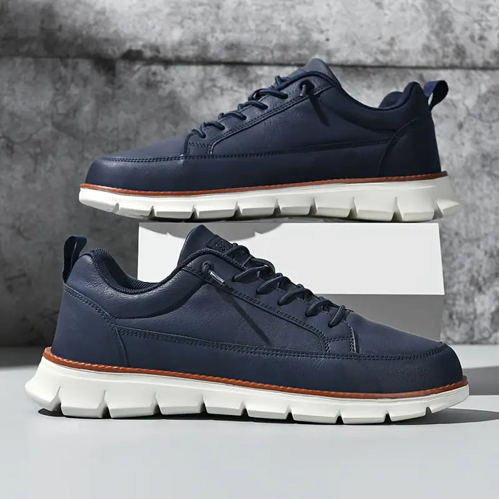 Detaljbild på sula och material för bekväma herrsneakers