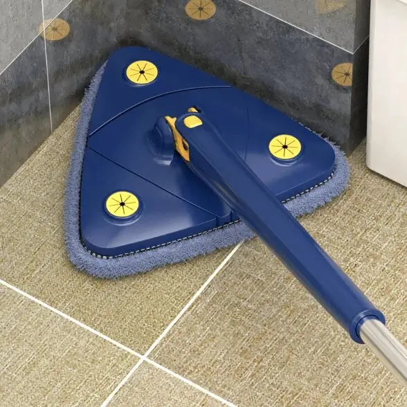 Triangelformat mopphuvud som rengör i ett hörn mot vägg och golv