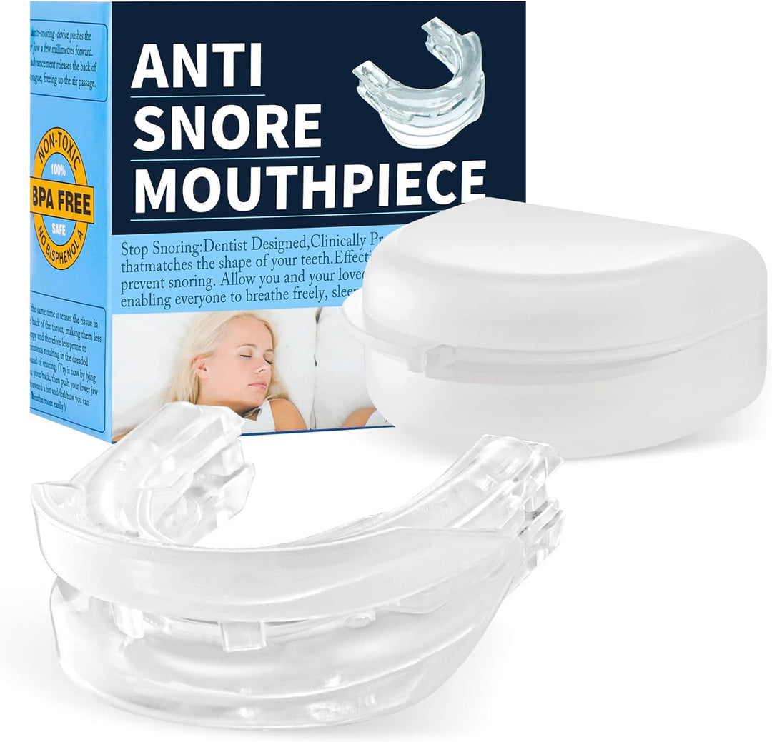 Anti-snarkningsmunskydd i klarplast bredvid sin vita förvaringslåda och produktförpackning