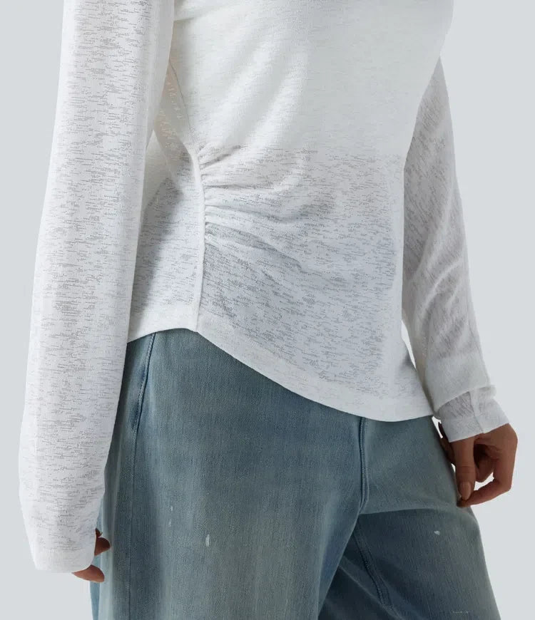 Elegant damtopp med en axel blottad och bekväm lång ärm