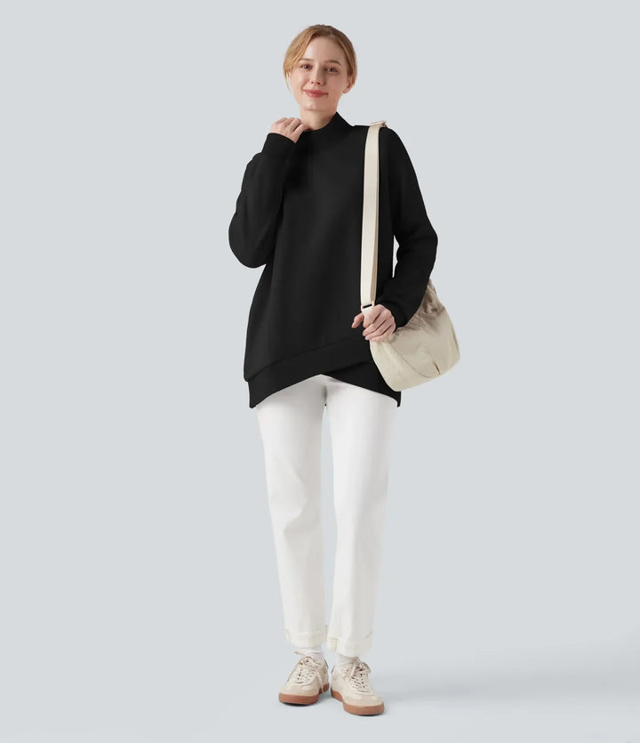 Vardagströja för dam i svart med lång ärm och elegant omlottdesign