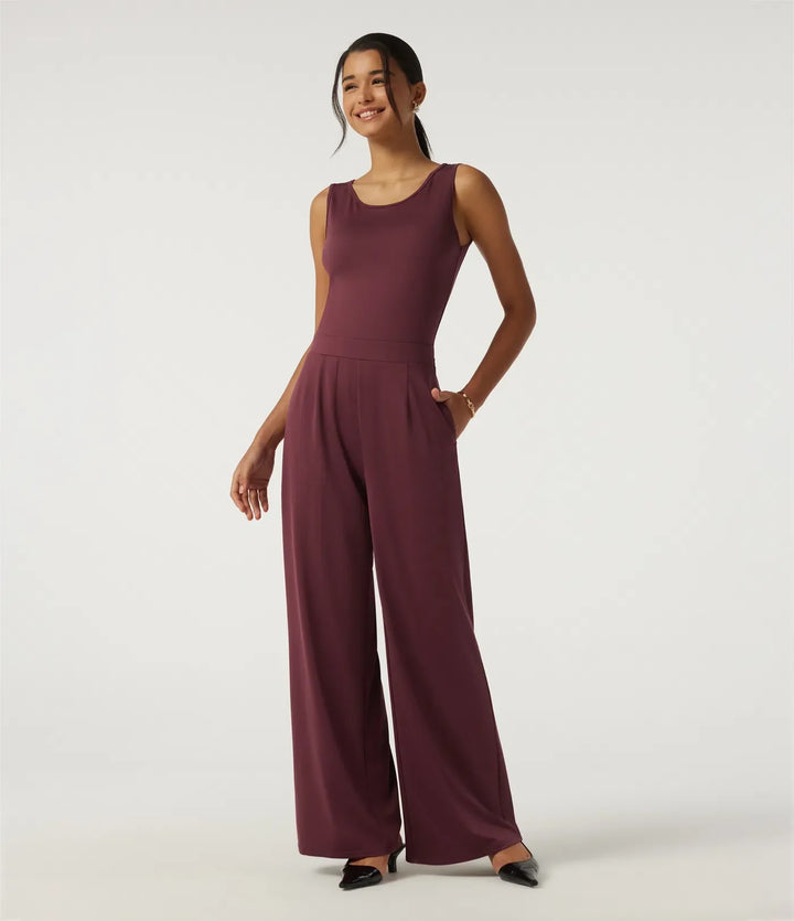 Asymmetrisk damjumpsuit med vida ben och eleganta detaljer bakifrån