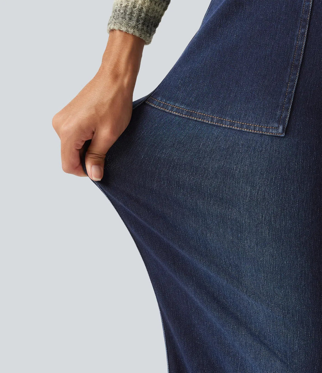Högmidjade byxor i jeansmaterial med vida ben