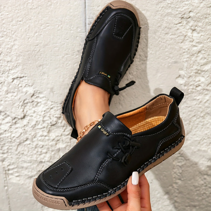 Ovansida av handgjorda loafers med vacker textur