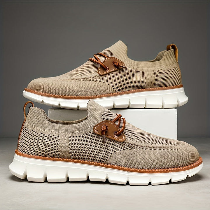 Profilbild av khaki herr slip-ons som visar den stötdämpande yttersulan