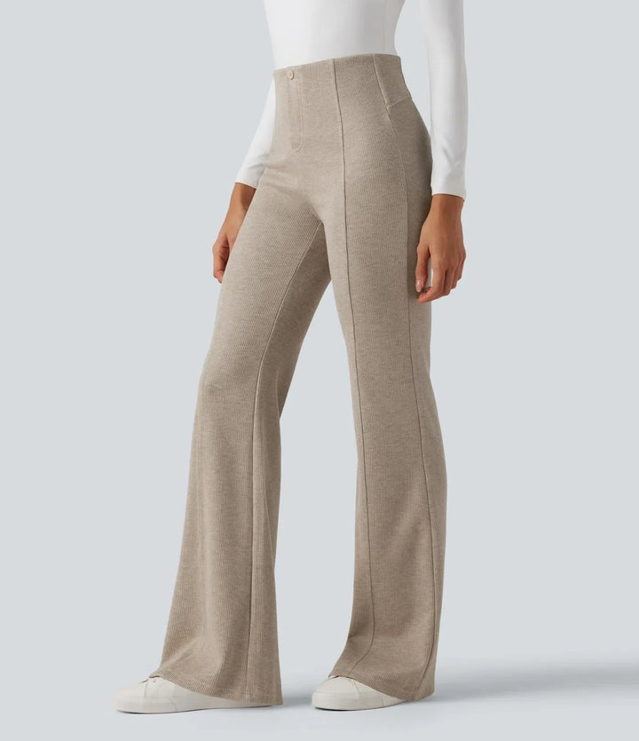 Högmidjade ribbyxor med utsvängda ben för en elegant vardagslook