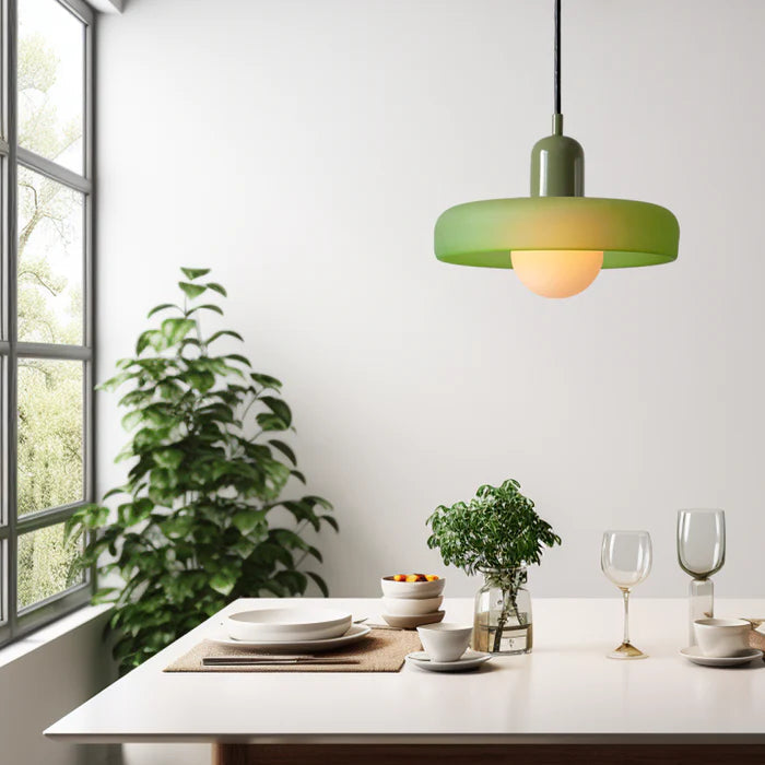 Bauhaus designad taklampa i färgstarkt glas