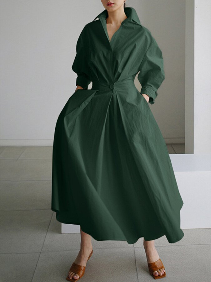 Detaljbild på strukturerat tyg för elegant långärmad festklänning