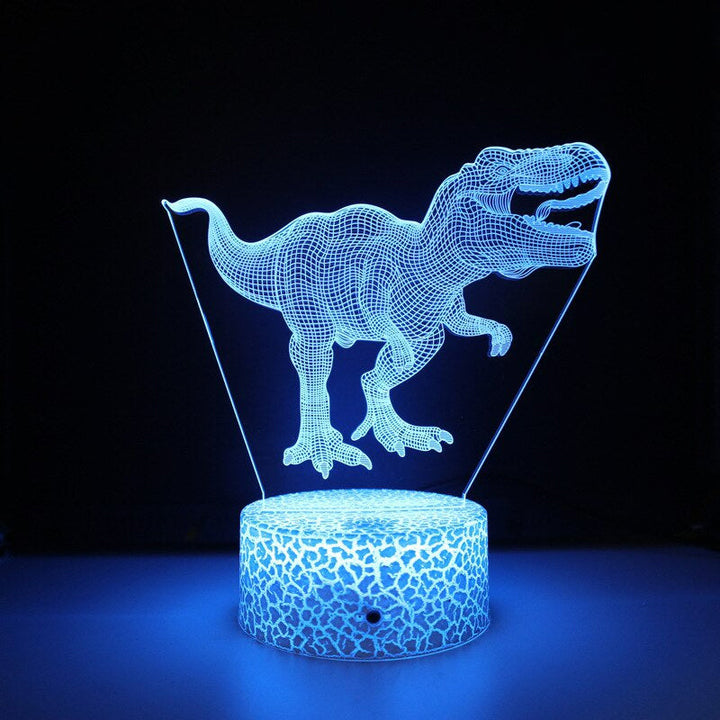 Barnlampa som dinosaurie placerad på nattduksbord i mysigt barnrum