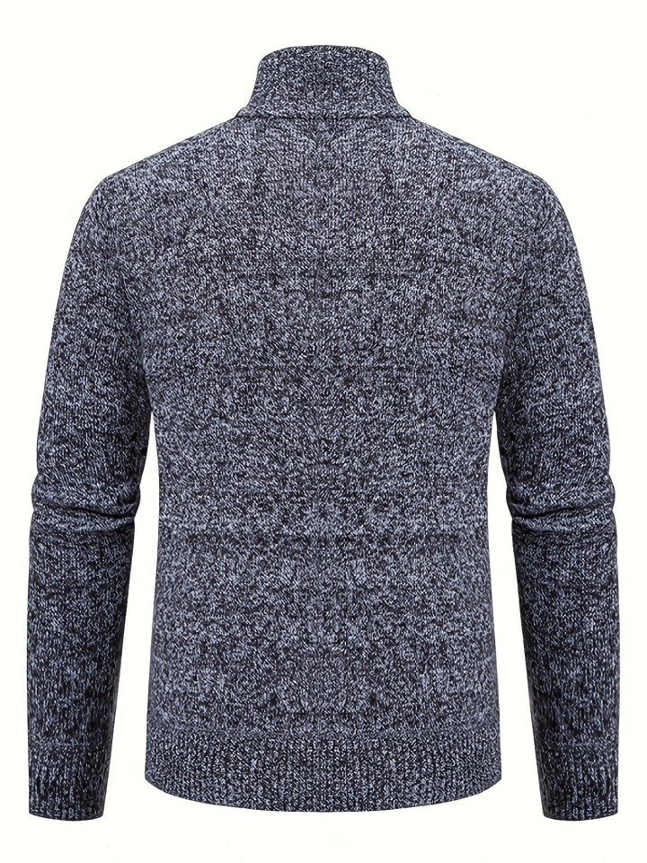 Inspirationsbild för herrstil med texturerad zip cardigan