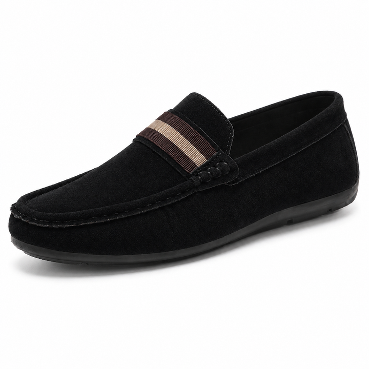 Lätta slip-on loafers för herrar i helhetsbild med randig designdetalj