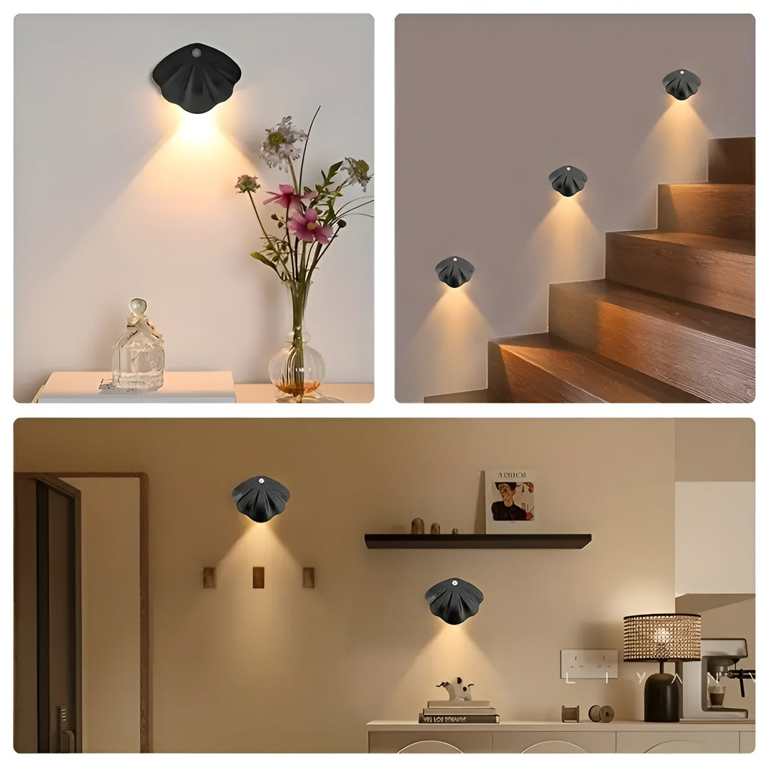 Svart LED-vägglampa med sensor placerad i trappa och vardagsrum